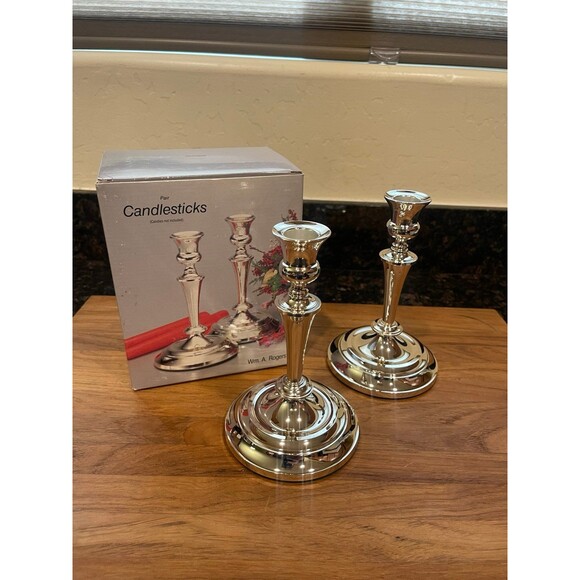 Wm A Rogers: 2 Silver Plated Candle Holders - Picture 1 of 9